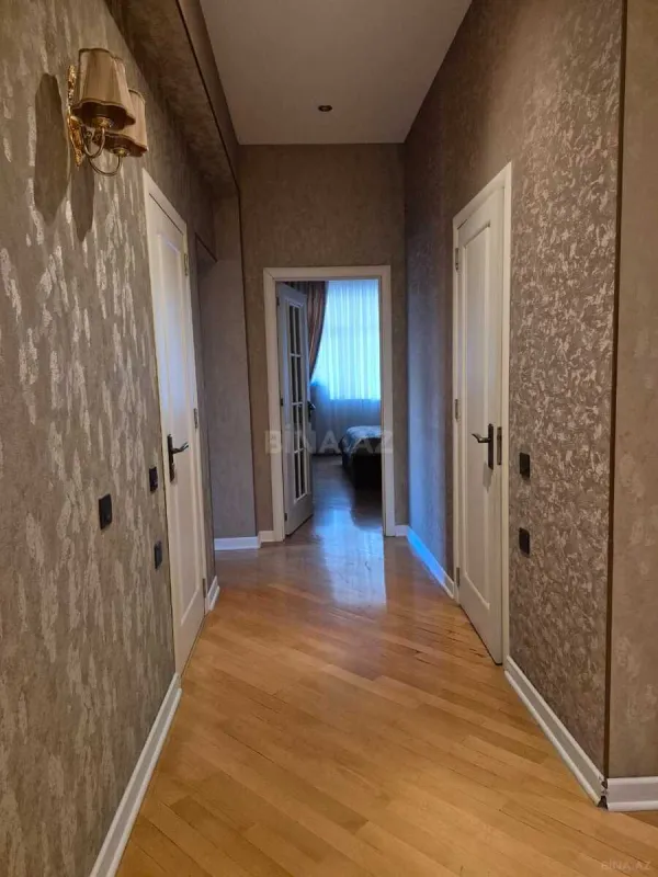 Satılır 3 otaqlı mənzil 134 m²