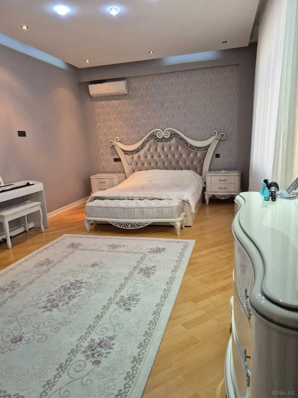 Satılır 3 otaqlı mənzil 134 m²