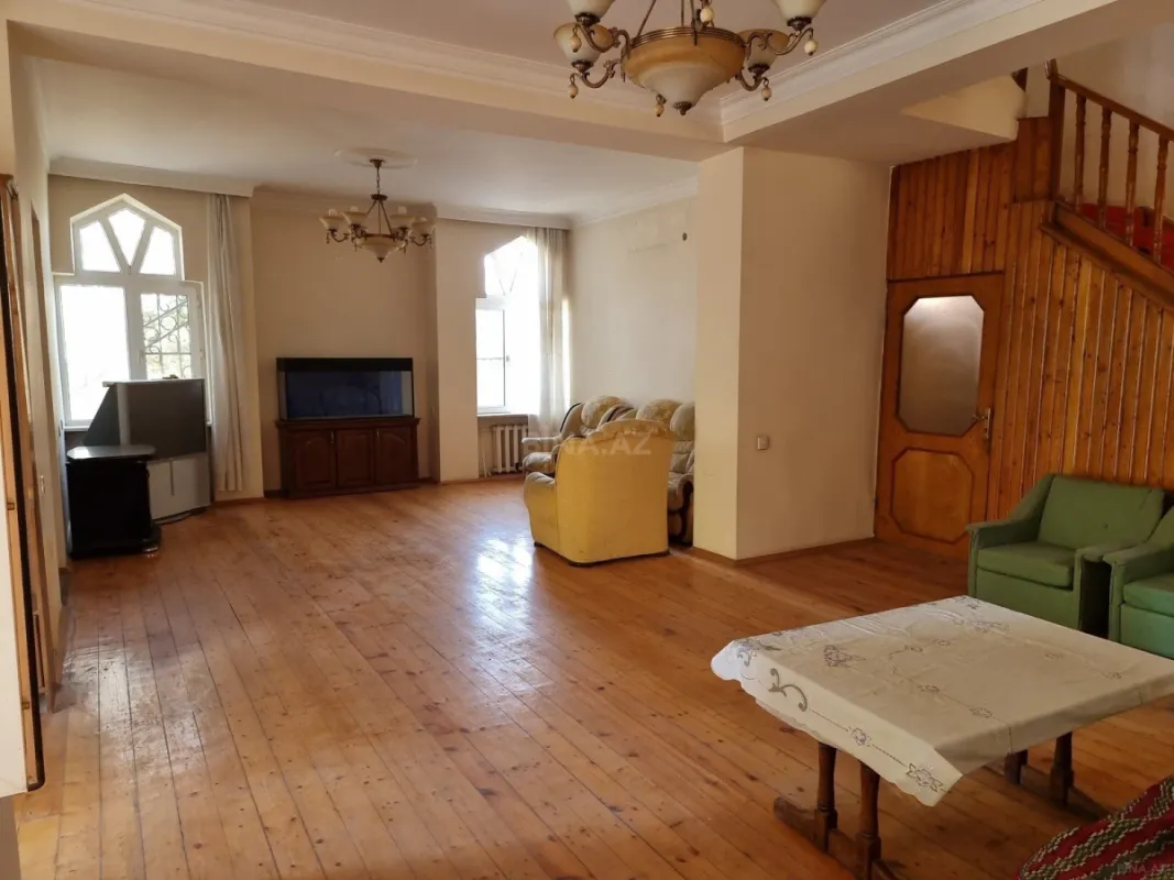 Satılır 4 otaqlı həyət evi 252 m²
