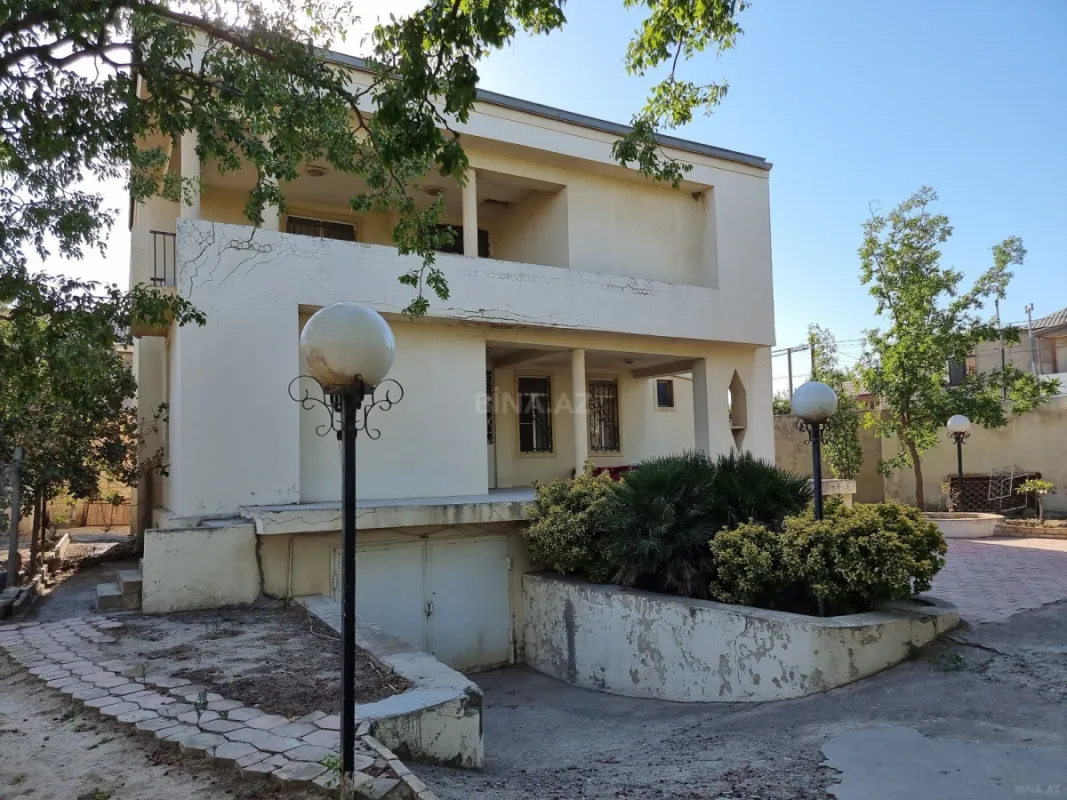 Satılır 4 otaqlı həyət evi 252 m²