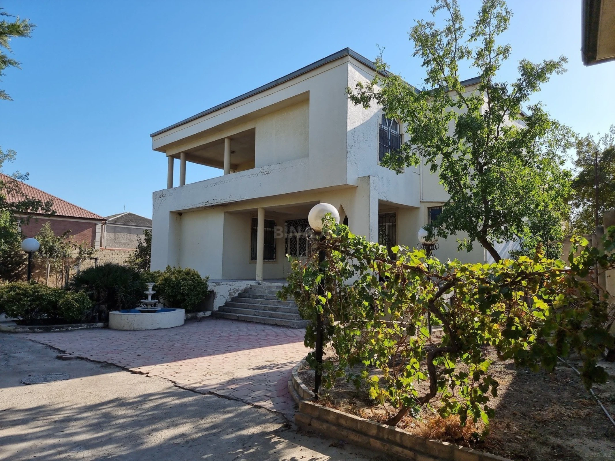 Satılır 4 otaqlı həyət evi 252 m²