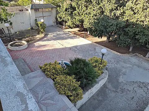 Satılır 4 otaqlı həyət evi 252 m²