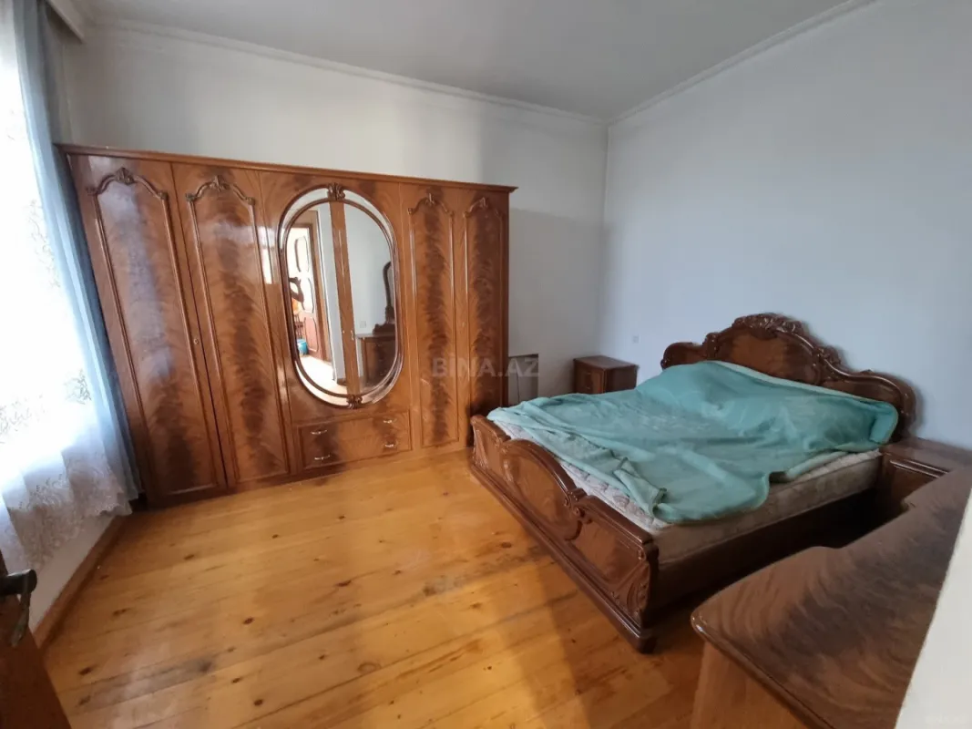 Satılır 4 otaqlı həyət evi 252 m²