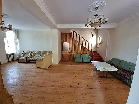 Satılır 4 otaqlı həyət evi 252 m²