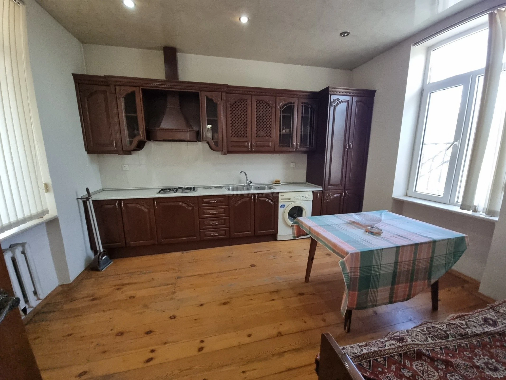 Satılır 4 otaqlı həyət evi 252 m²