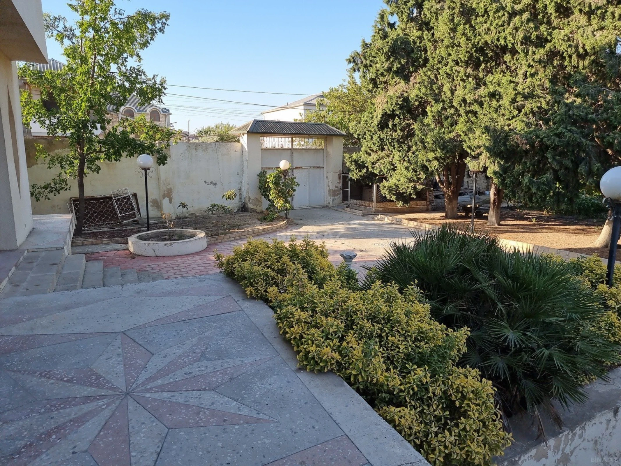 Satılır 4 otaqlı həyət evi 252 m²