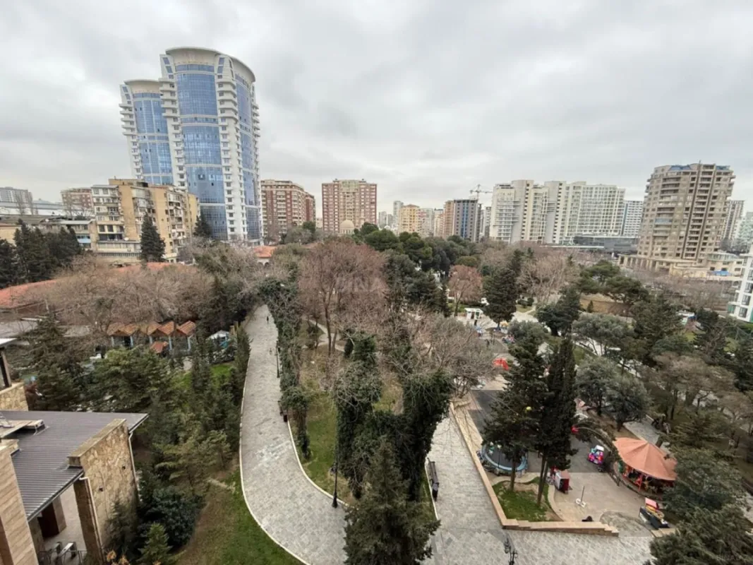 Kirayə verilir 3 otaqlı mənzil 166 m²