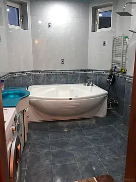 Kirayə verilir 3 otaqlı mənzil 168 m²