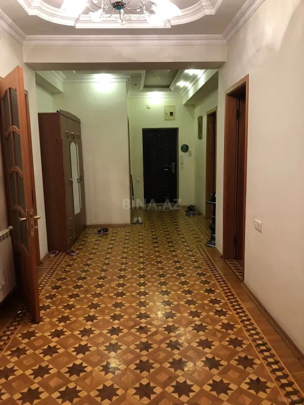 Kirayə verilir 3 otaqlı mənzil 168 m²