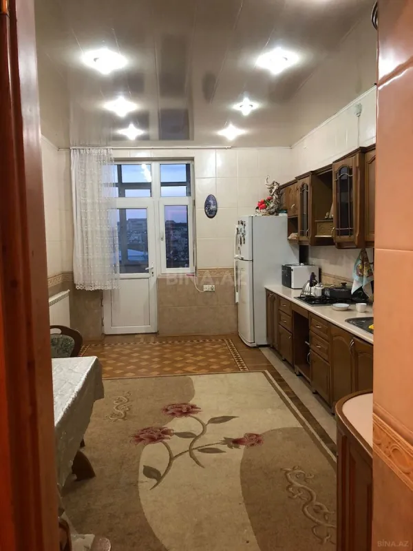 Kirayə verilir 3 otaqlı mənzil 168 m²