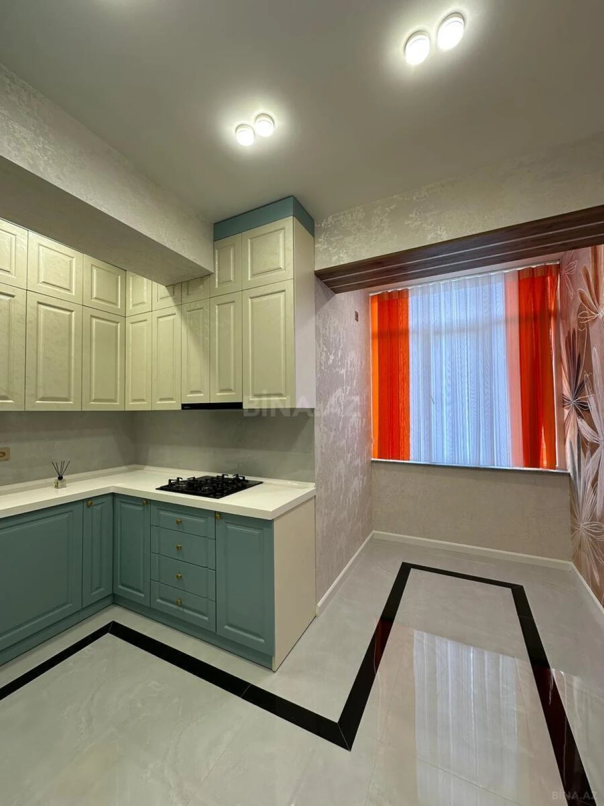 Satılır 2 otaqlı mənzil 84 m²