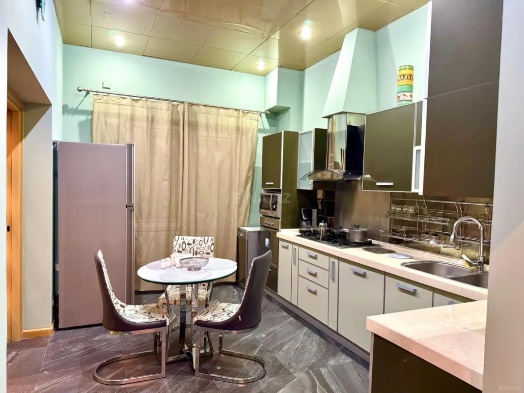 Satılır 3 otaqlı mənzil 150 m²