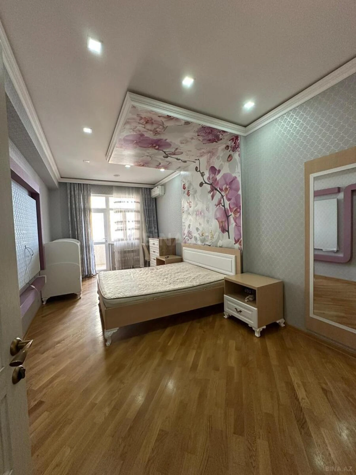 Kirayə verilir 2 otaqlı mənzil 110 m²