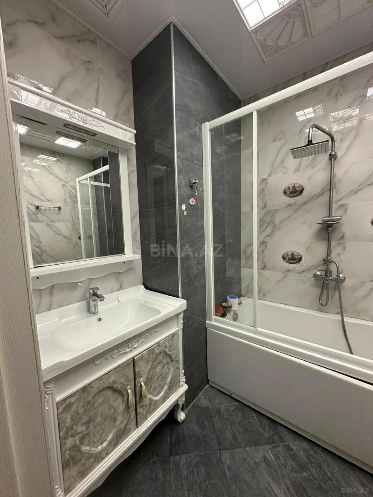 Kirayə verilir 2 otaqlı mənzil 110 m²