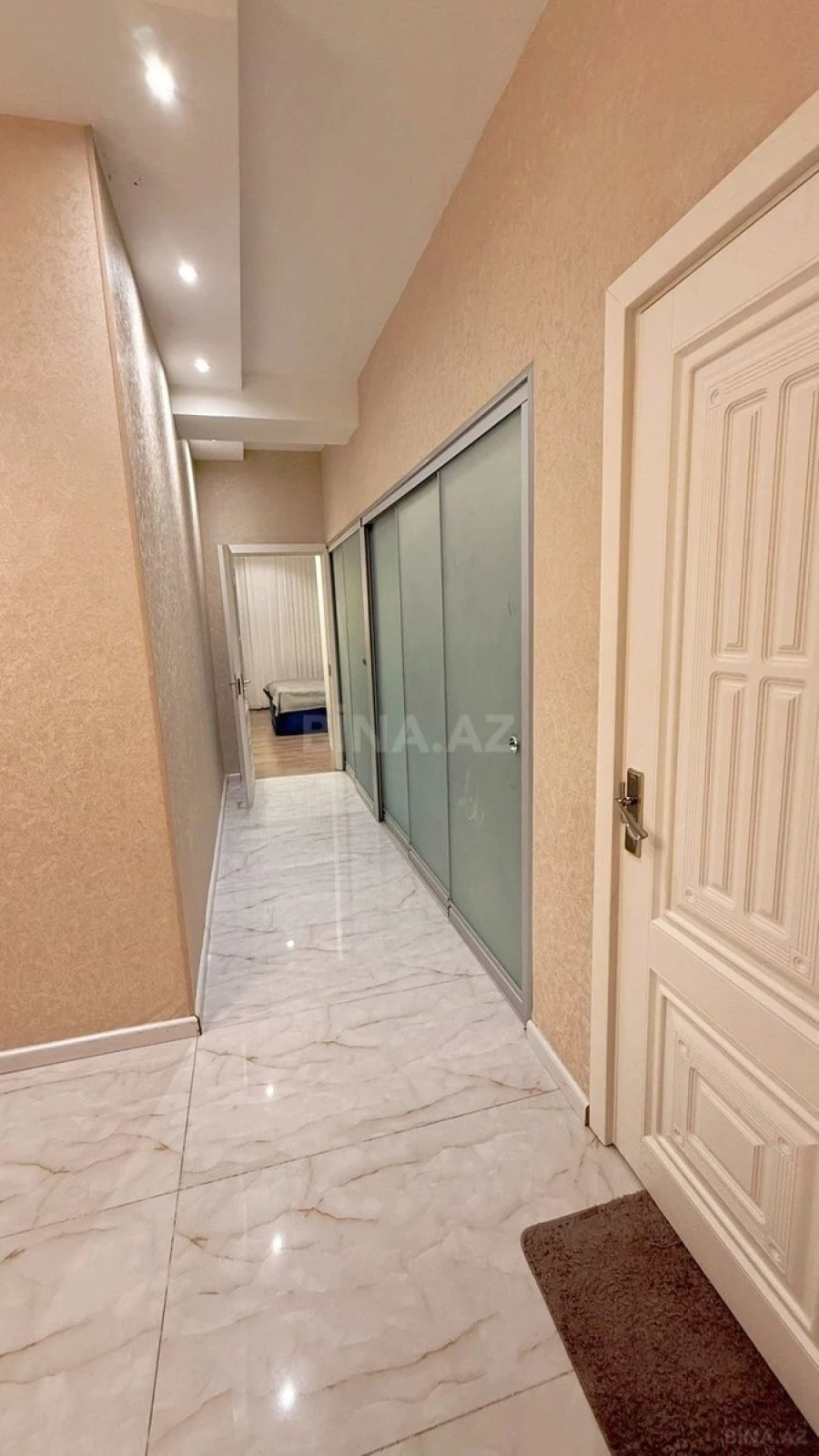 Satılır 2 otaqlı mənzil 77 m²
