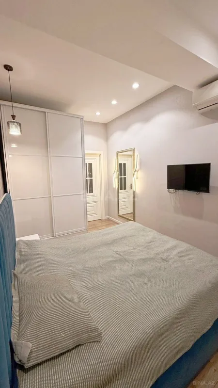Satılır 2 otaqlı mənzil 77 m²