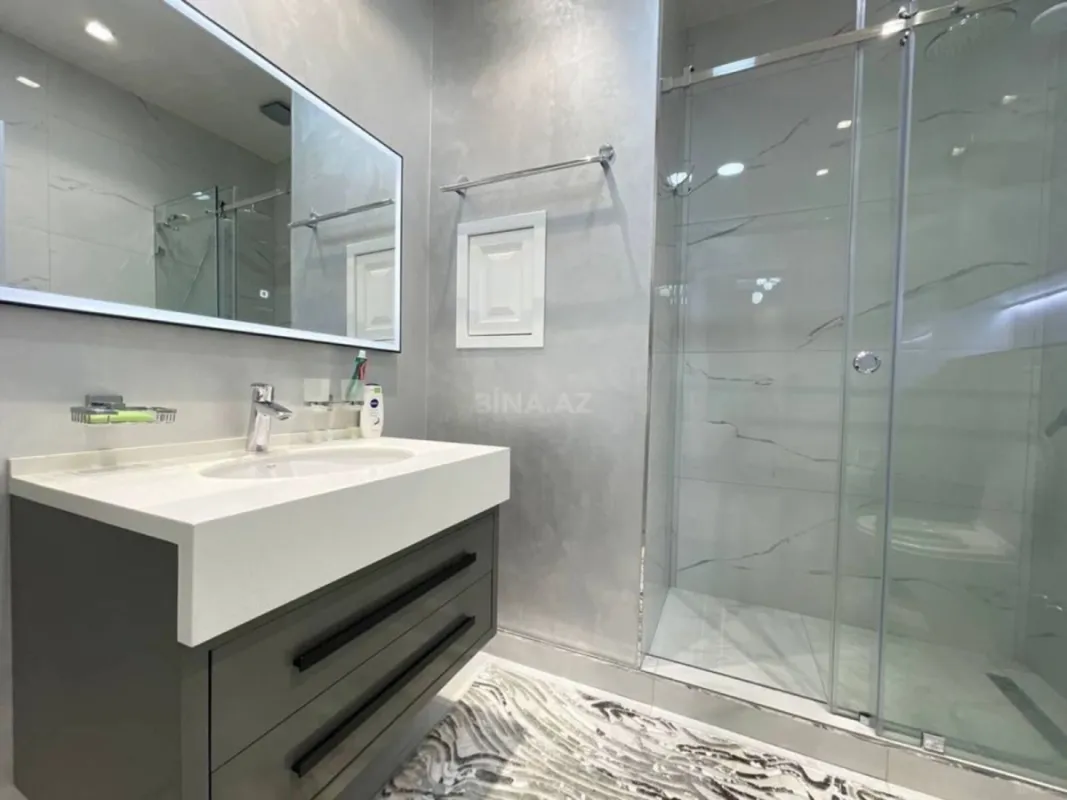 Kirayə verilir 3 otaqlı mənzil 130 m²