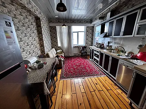 Satılır 3 otaqlı mənzil 125 m²