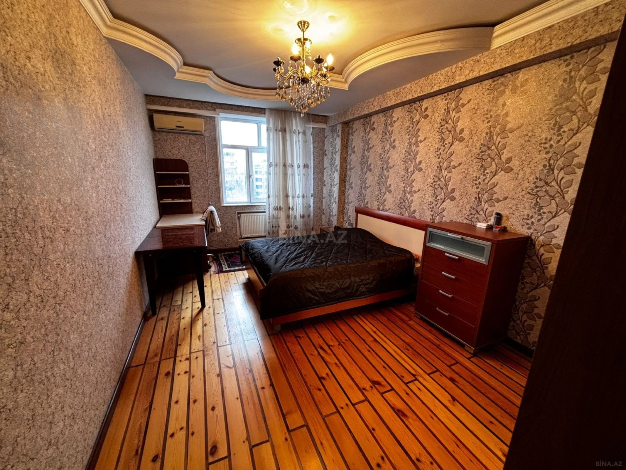 Satılır 3 otaqlı mənzil 125 m²