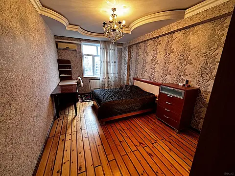 Satılır 3 otaqlı mənzil 125 m²