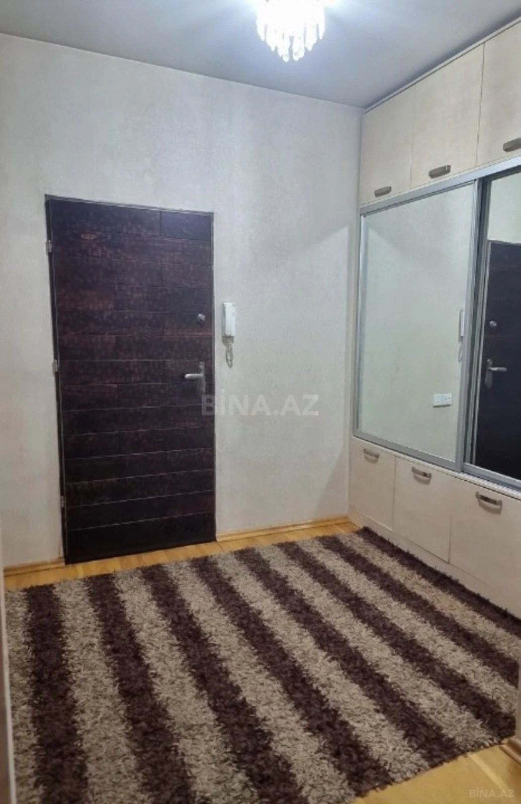 Satılır 2 otaqlı mənzil 110 m²
