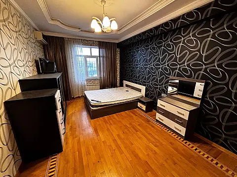 Satılır 3 otaqlı mənzil 125 m²