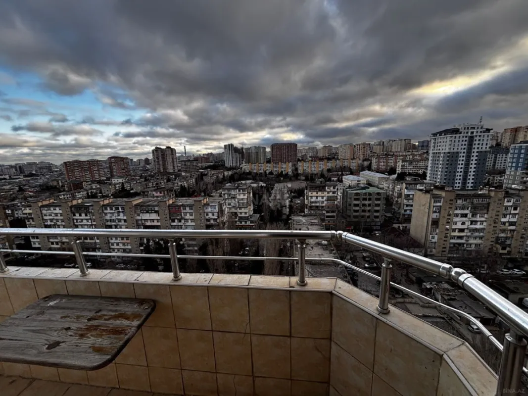 Satılır 3 otaqlı mənzil 125 m²