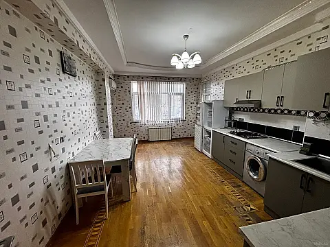 Satılır 3 otaqlı mənzil 125 m²