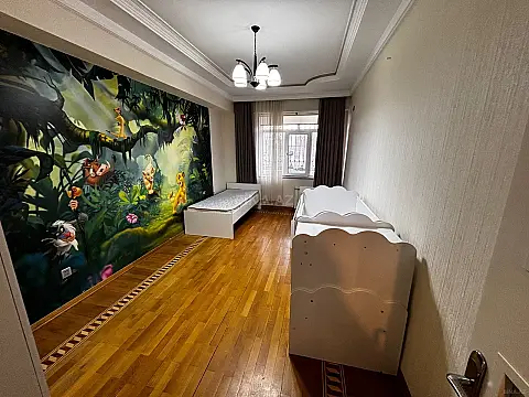 Satılır 3 otaqlı mənzil 125 m²