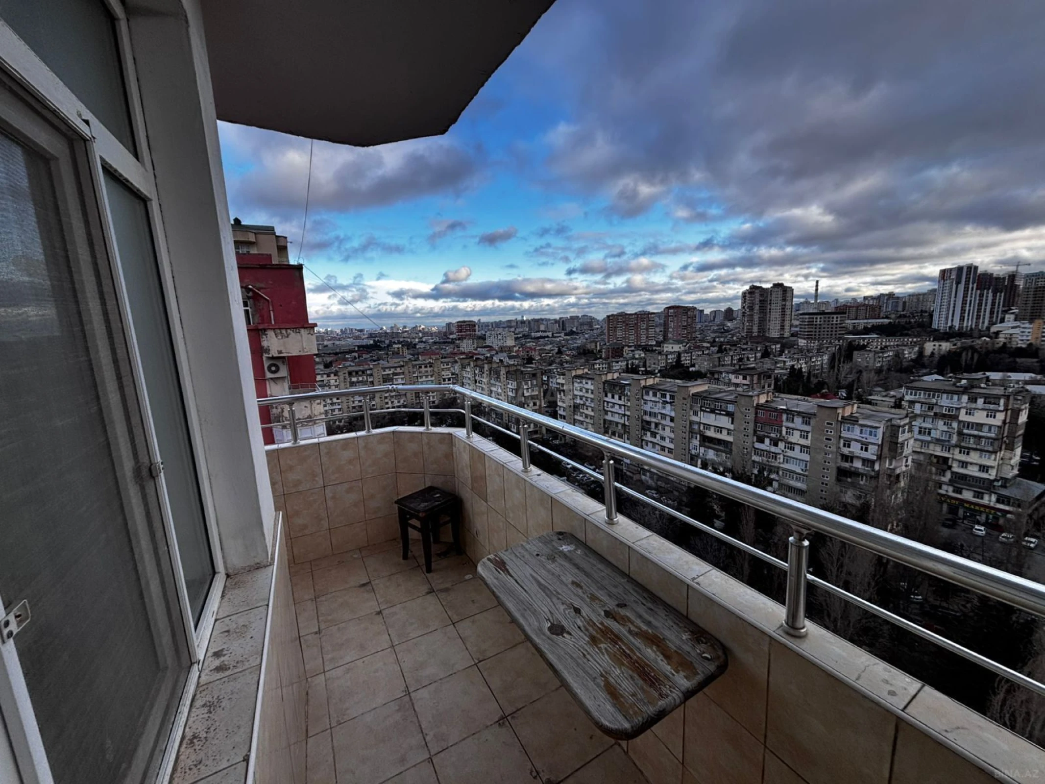 Satılır 3 otaqlı mənzil 125 m²