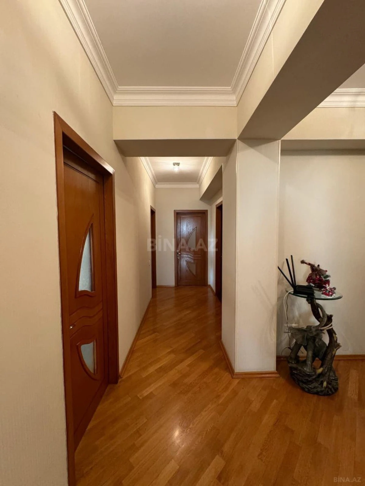 Satılır 4 otaqlı mənzil 185 m²
