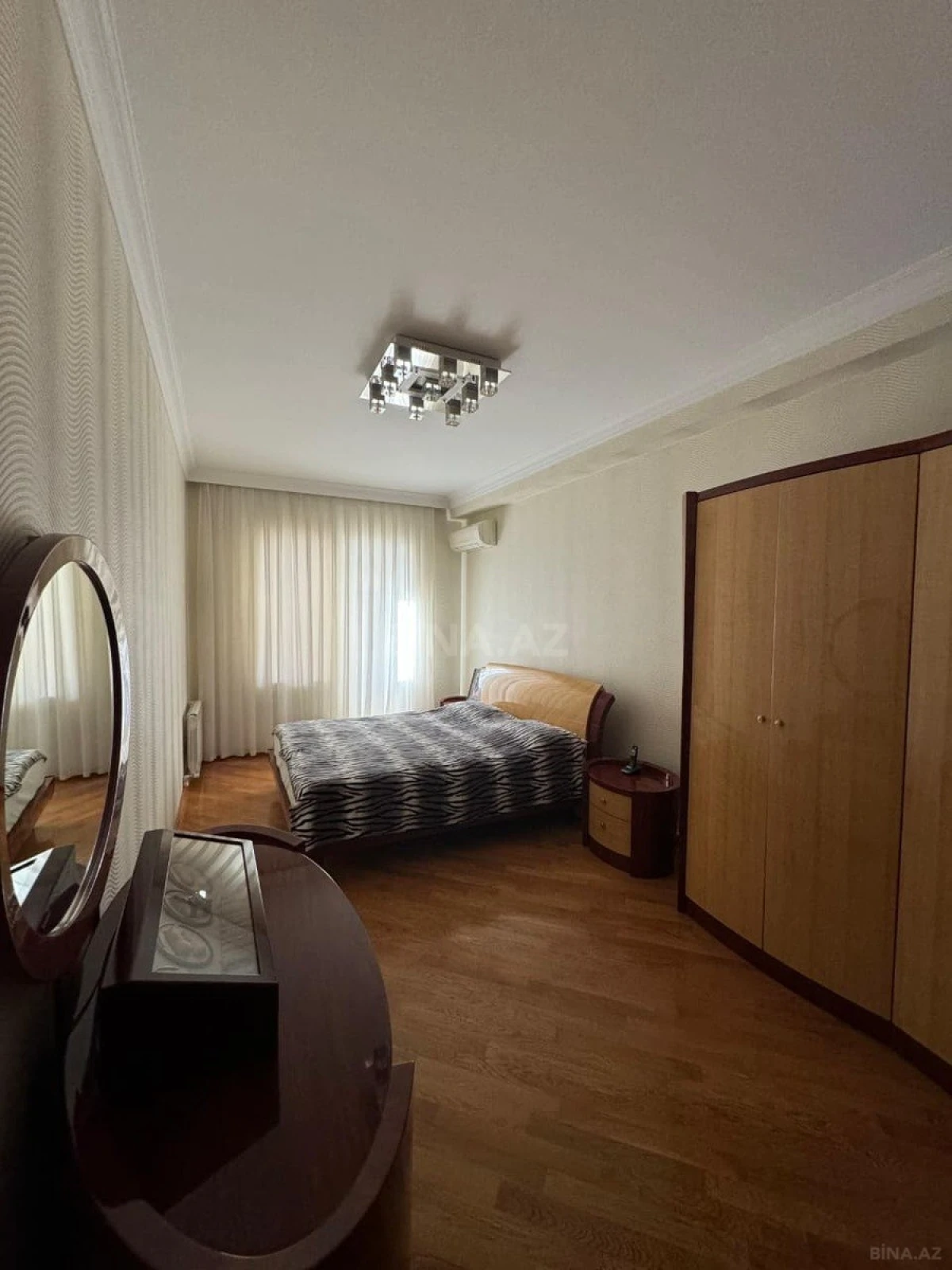 Satılır 4 otaqlı mənzil 185 m²