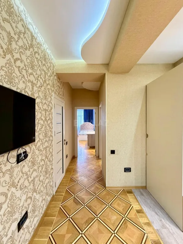 Satılır 3 otaqlı mənzil 110 m²
