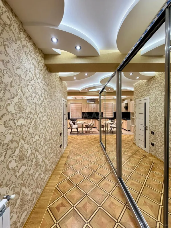 Satılır 3 otaqlı mənzil 110 m²