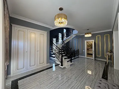 Kirayə verilir 6 otaqlı həyət evi 500 m²