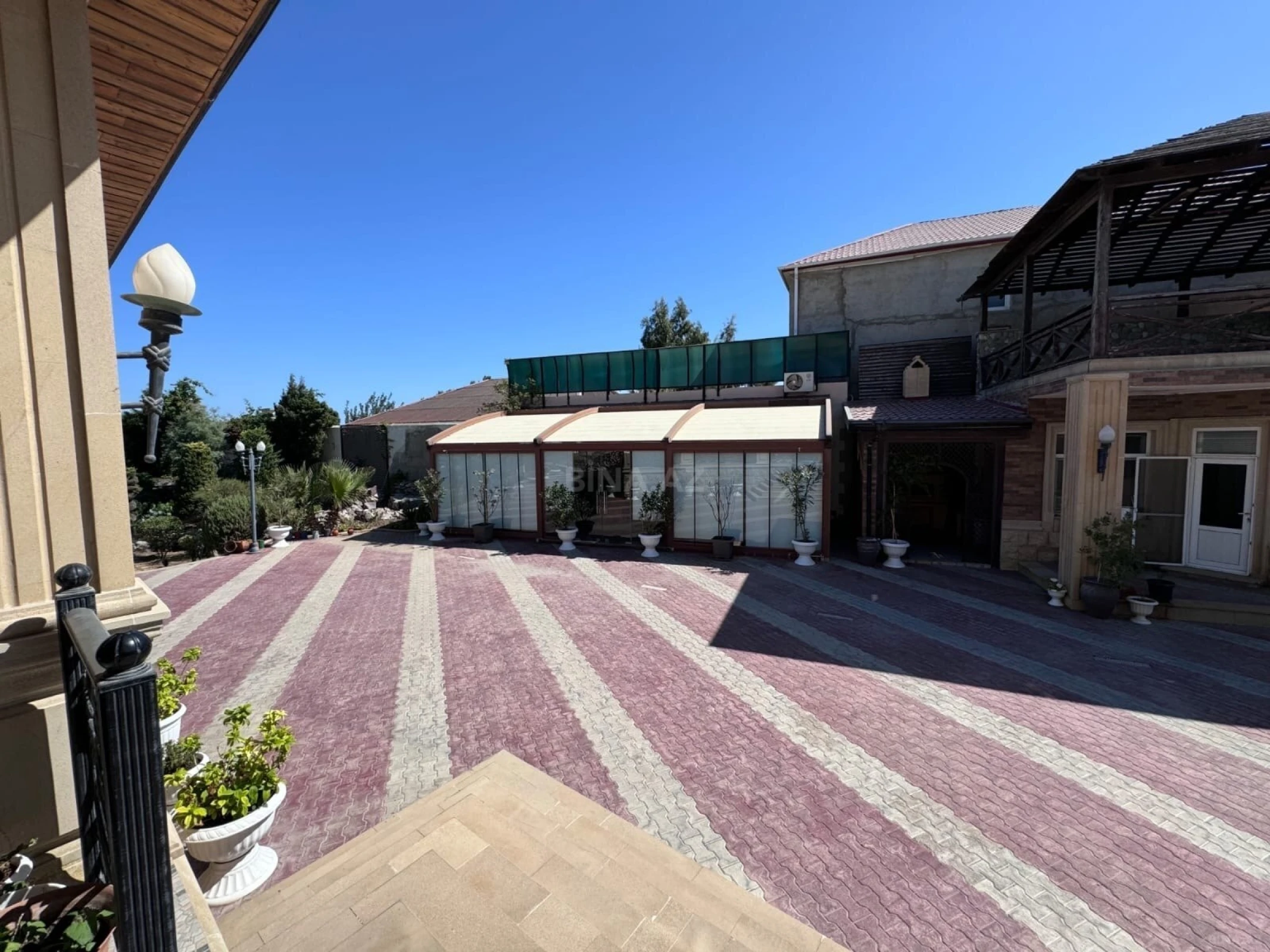 Kirayə verilir 6 otaqlı həyət evi 500 m²