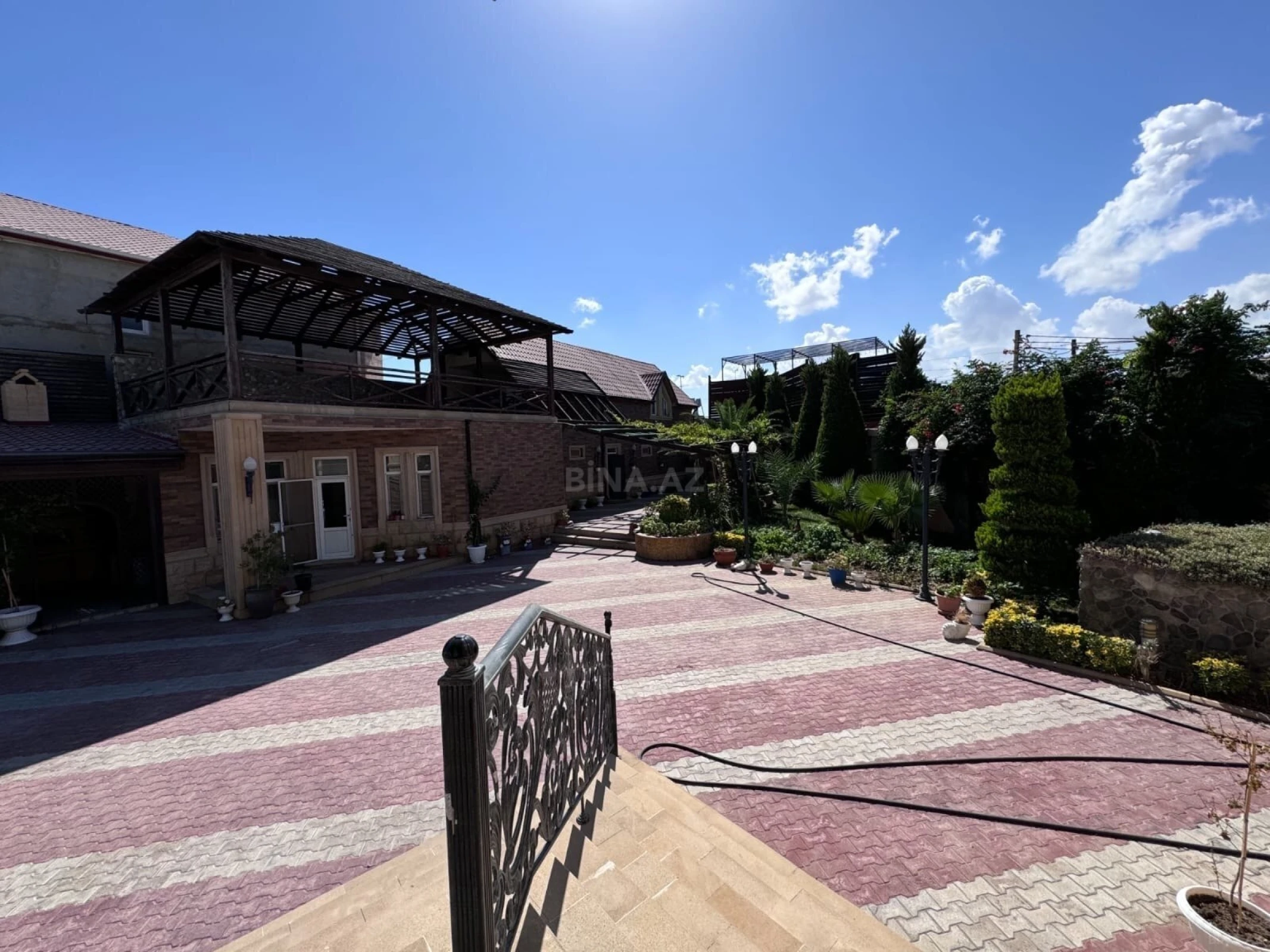 Kirayə verilir 6 otaqlı həyət evi 500 m²