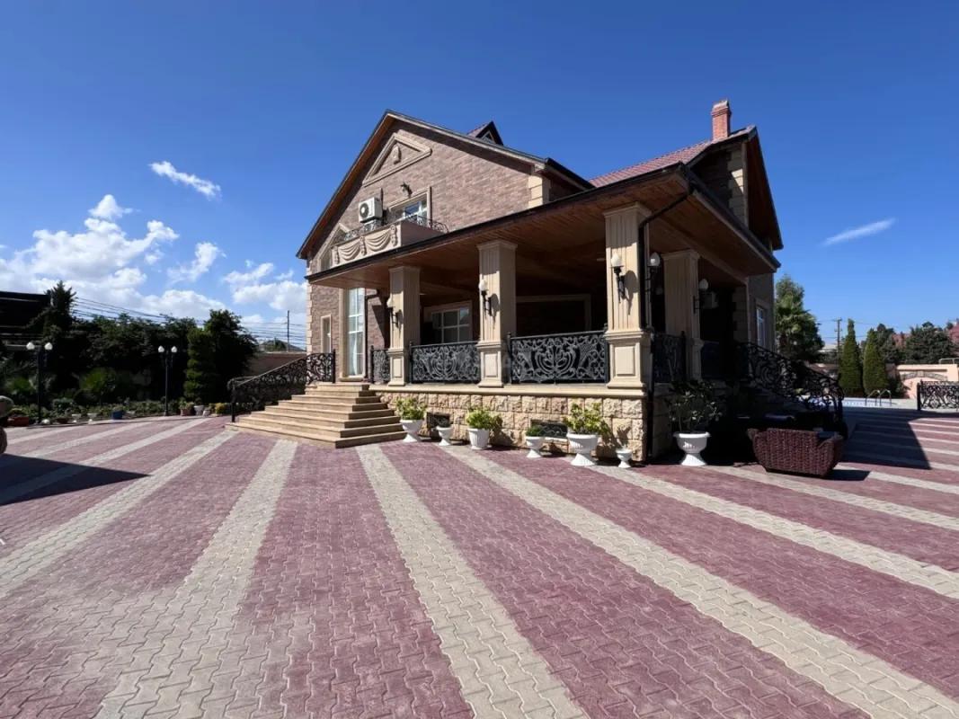 Kirayə verilir 6 otaqlı həyət evi 500 m²