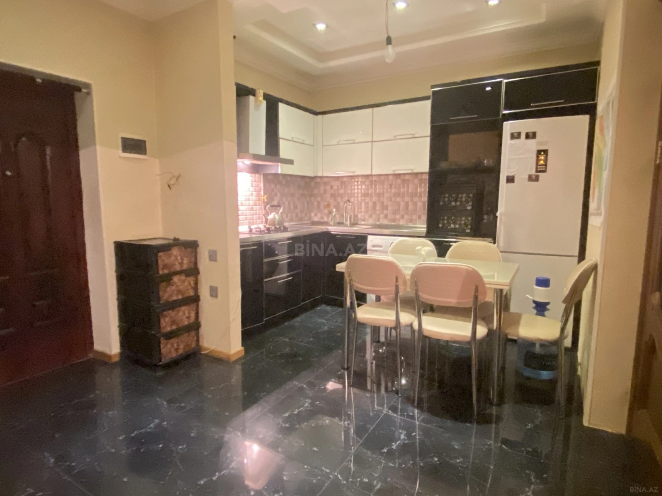 Kirayə verilir 2 otaqlı mənzil 70 m²