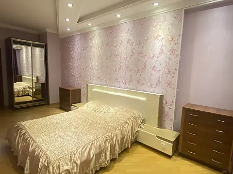 Kirayə verilir 2 otaqlı mənzil 70 m²