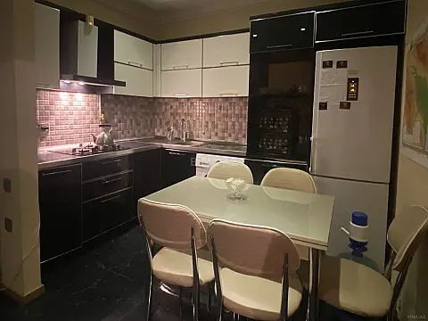 Kirayə verilir 2 otaqlı mənzil 70 m²