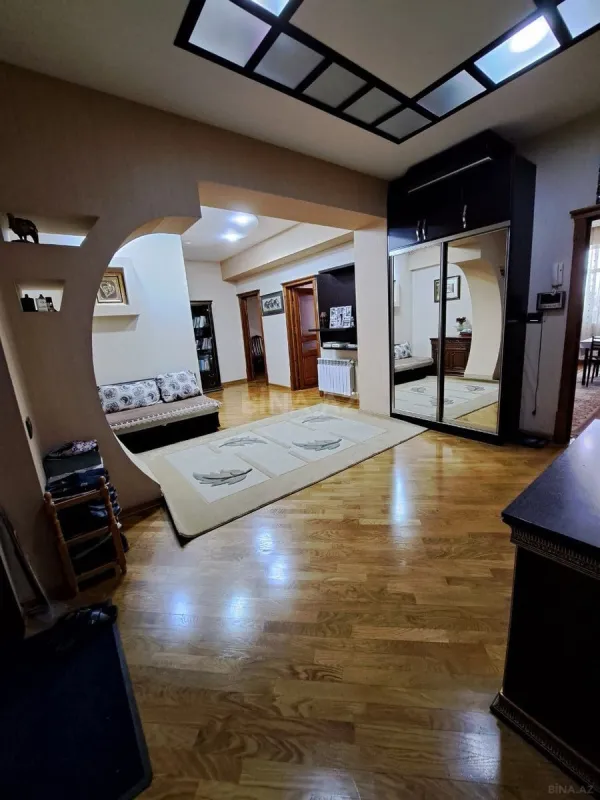 Satılır 3 otaqlı mənzil 125 m²