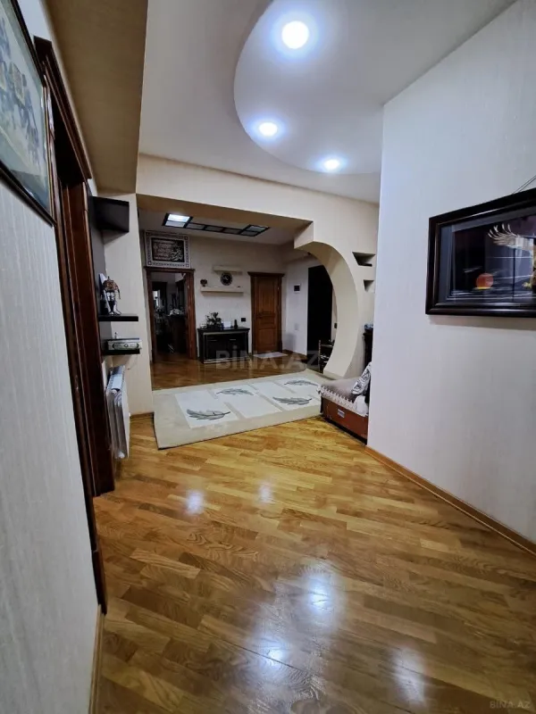Satılır 3 otaqlı mənzil 125 m²