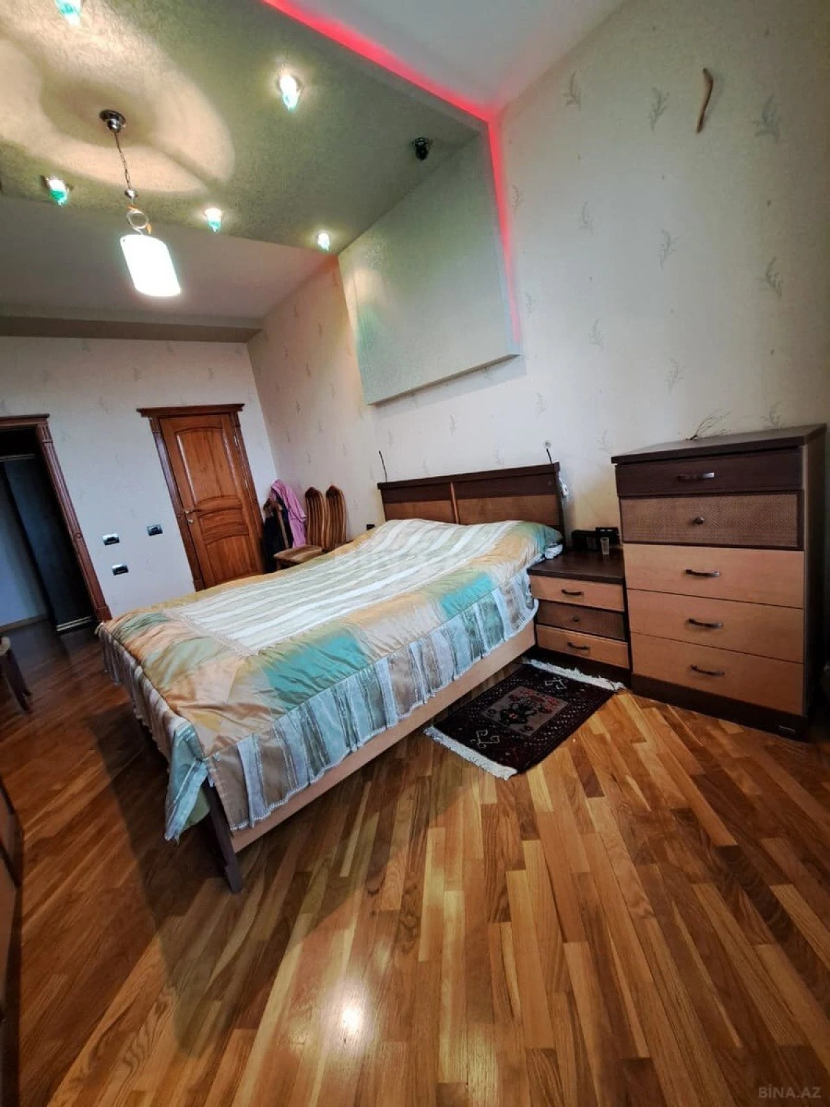 Satılır 3 otaqlı mənzil 125 m²