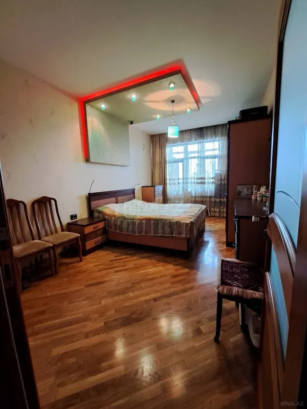 Satılır 3 otaqlı mənzil 125 m²