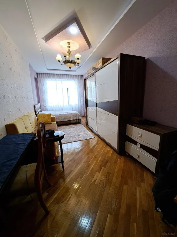 Satılır 3 otaqlı mənzil 125 m²