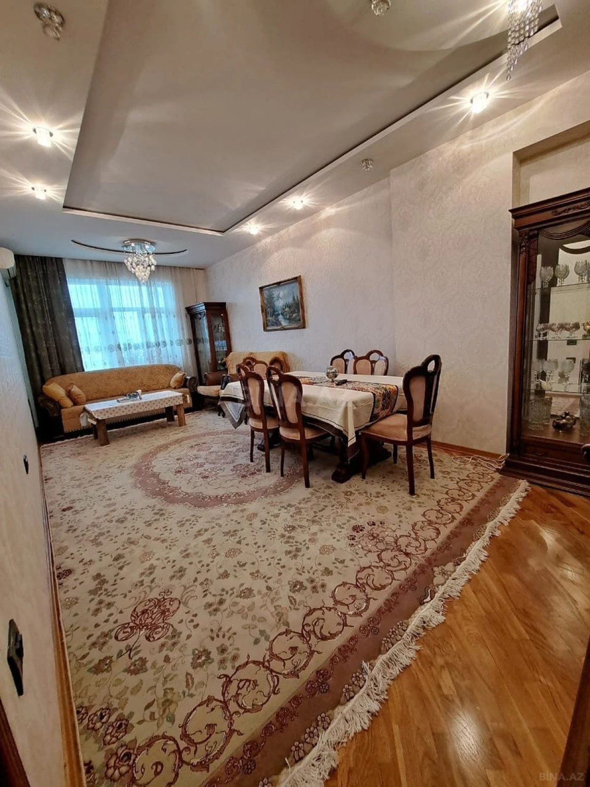 Satılır 3 otaqlı mənzil 125 m²