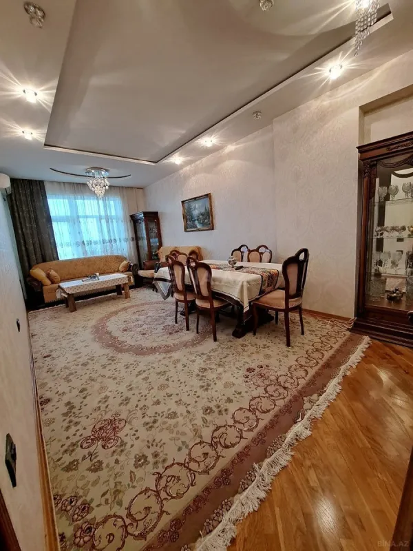 Satılır 3 otaqlı mənzil 125 m²