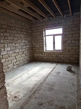 Satılır 5 otaqlı həyət evi 200 m²