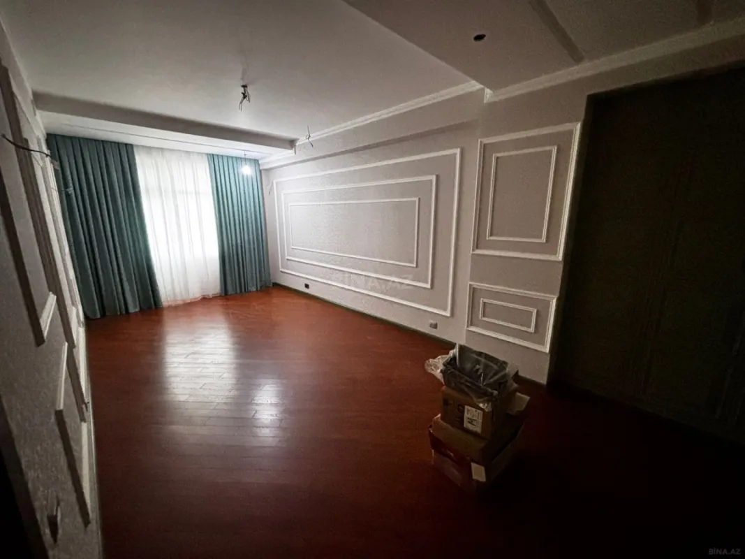Satılır 3 otaqlı mənzil 135 m²